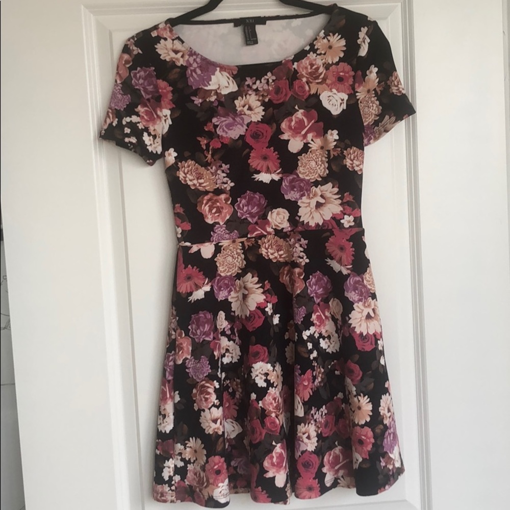 FLOWER MINI DRESS W BACK CUT OUT